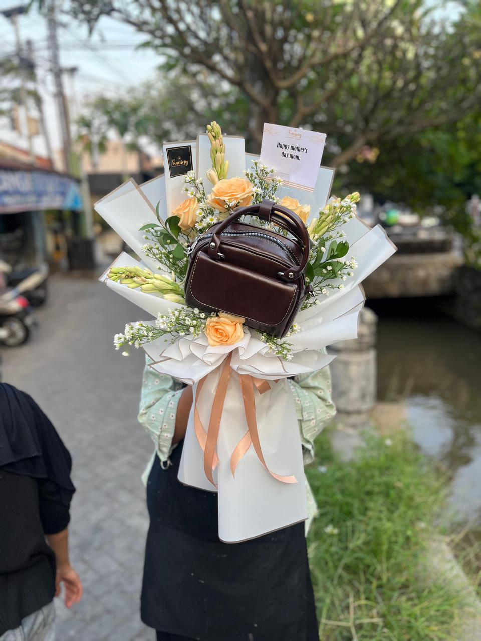 Buket bunga BUK-QODM9 – Katalog hari ibu