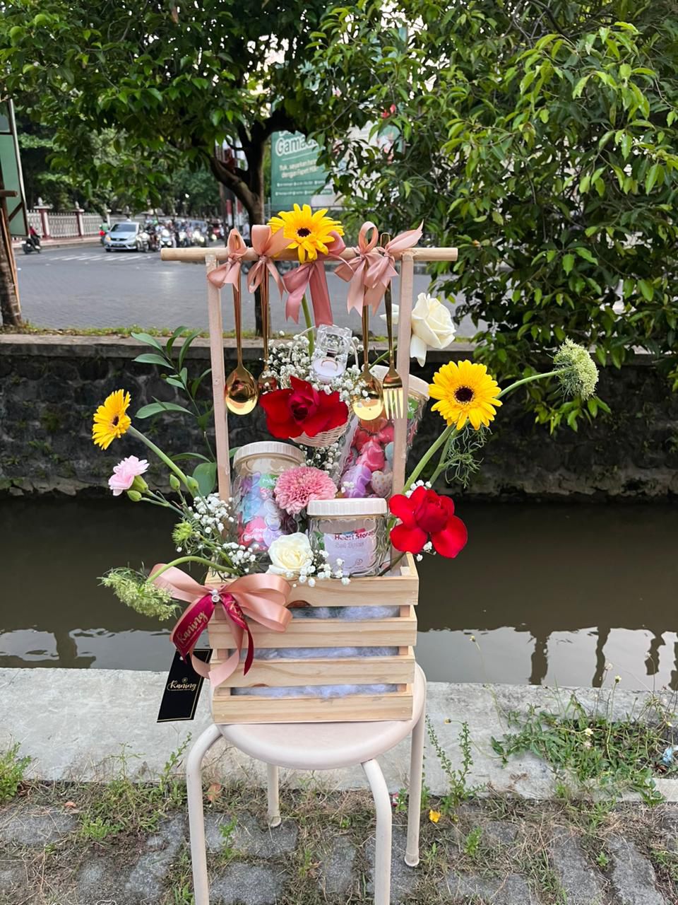 Keranjang bunga KER-2M6TV – Katalog hari ibu
